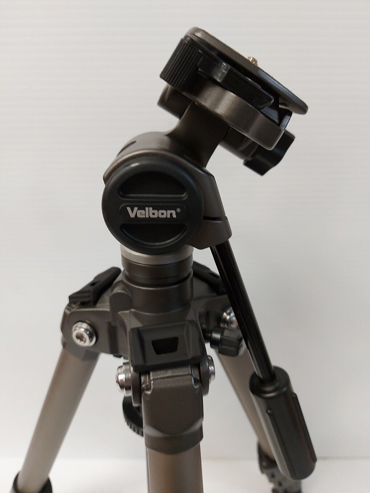 (N86325-1) Velbon 200R Tri-pod