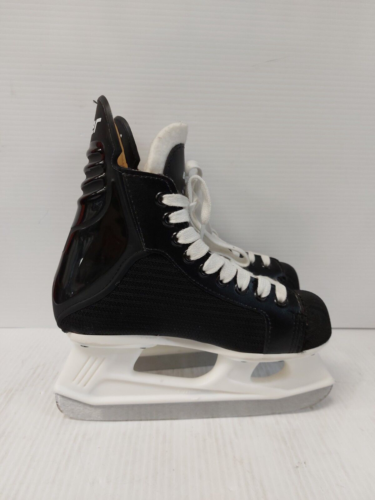 (N86285-1) Bauer Charger Hockey Skates Sz:3 Youth