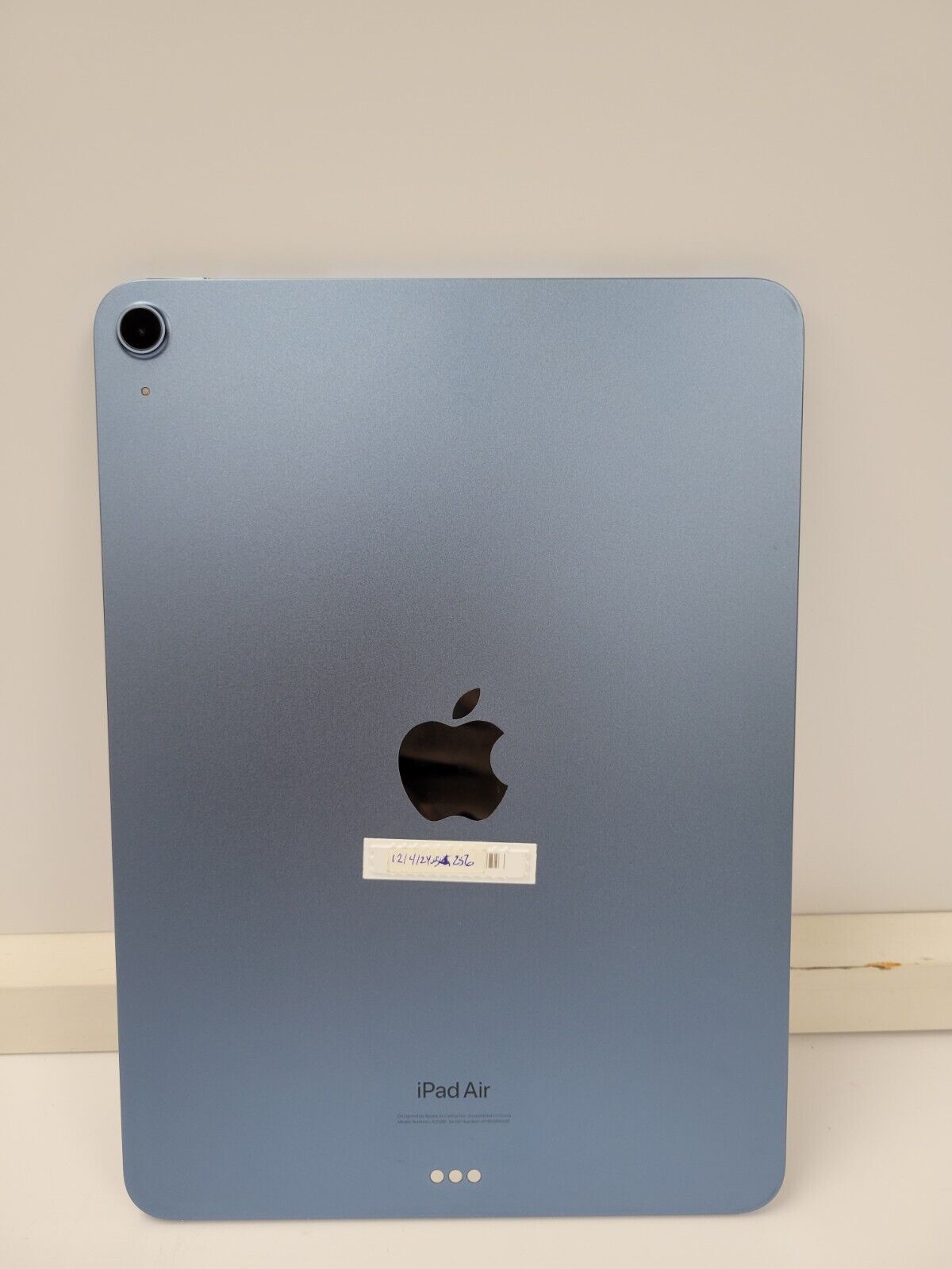 (69249-1) Apple iPad Air 5th Gen MM9N3VC/A - 256Gb