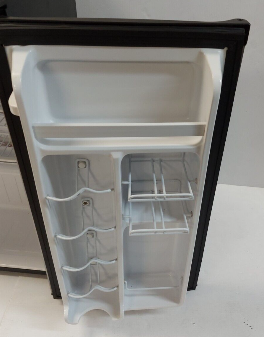 (N82304-1) Whirlpool WAR349BSL Bar Fridge