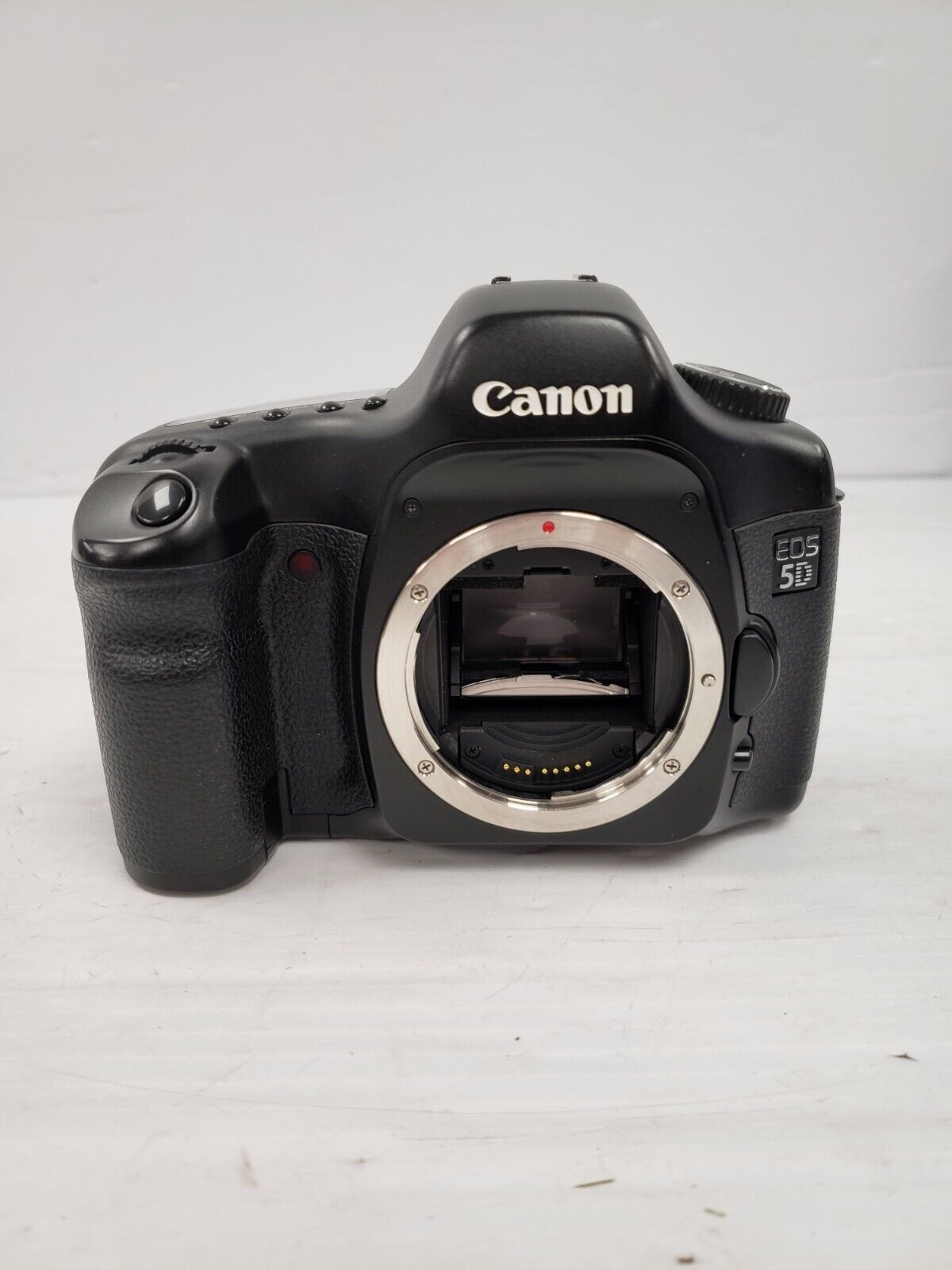 (62712-1) Canon DS126091 DSLR Camera