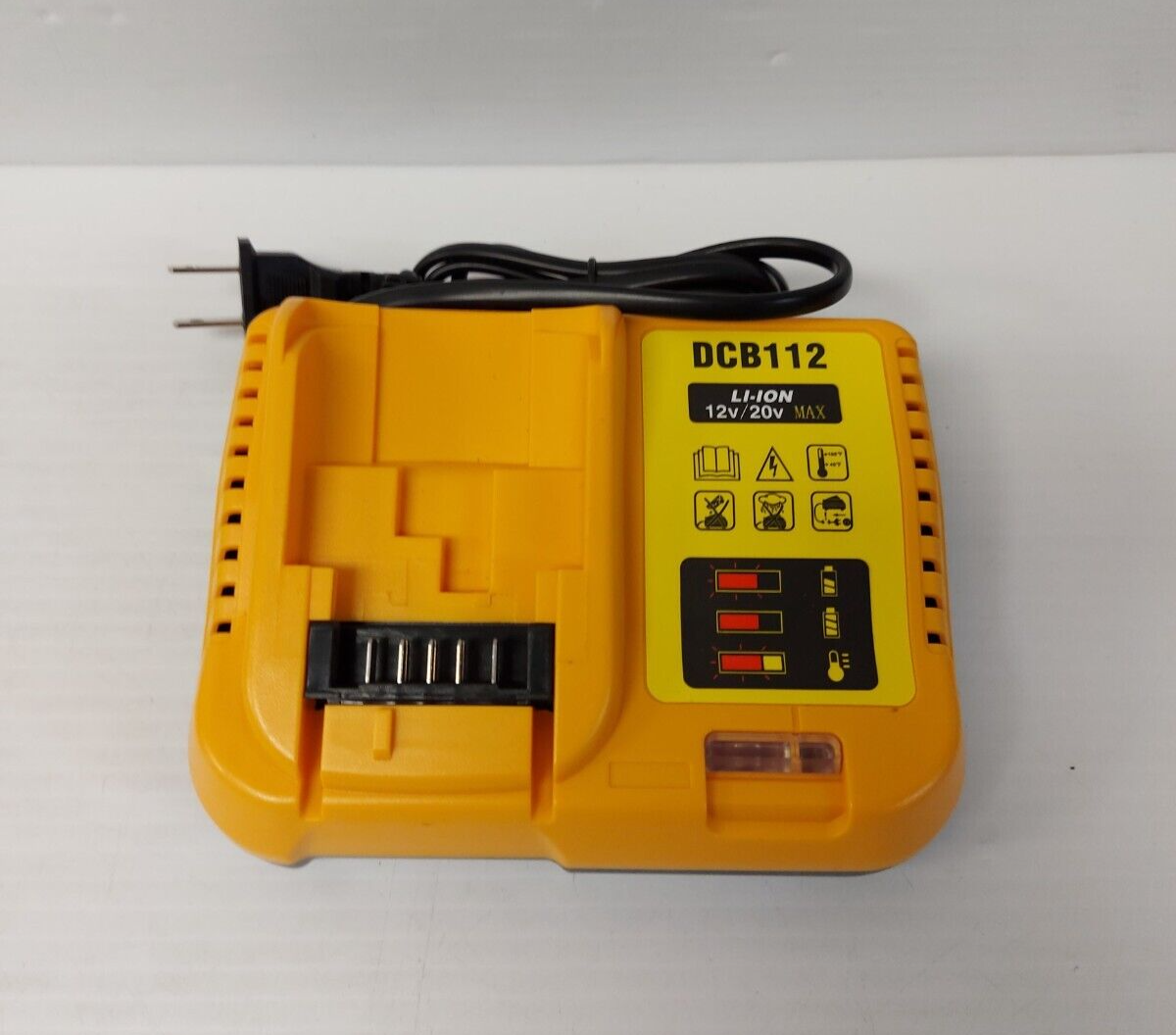 (N81656-1) DeWalt DCF885 Impact Drill w/ Bat and Charger