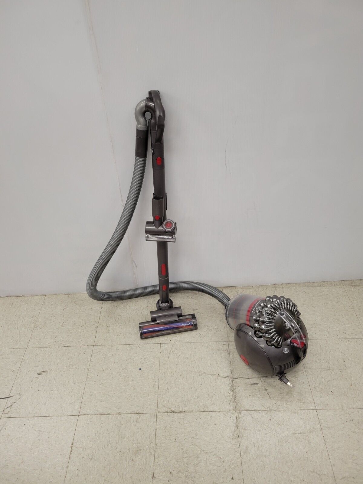 (68063-1) Dyson CY22 Vacuum