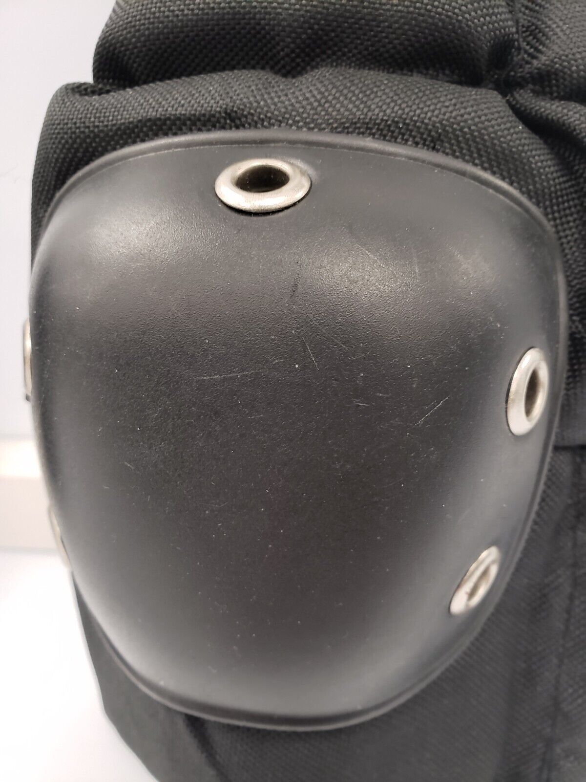 (68239-8) Bravo Sports Roller Blade Pads-Size M/L