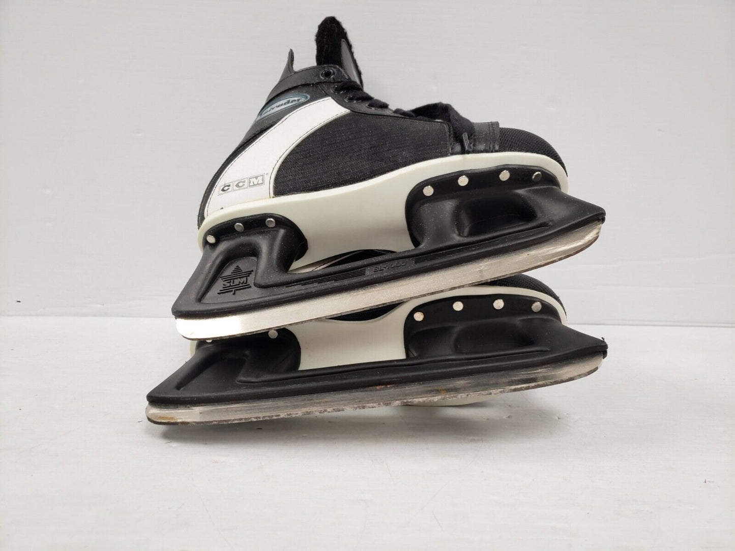 (56853-2) CCM Intruder Hockey Skates - Size 6