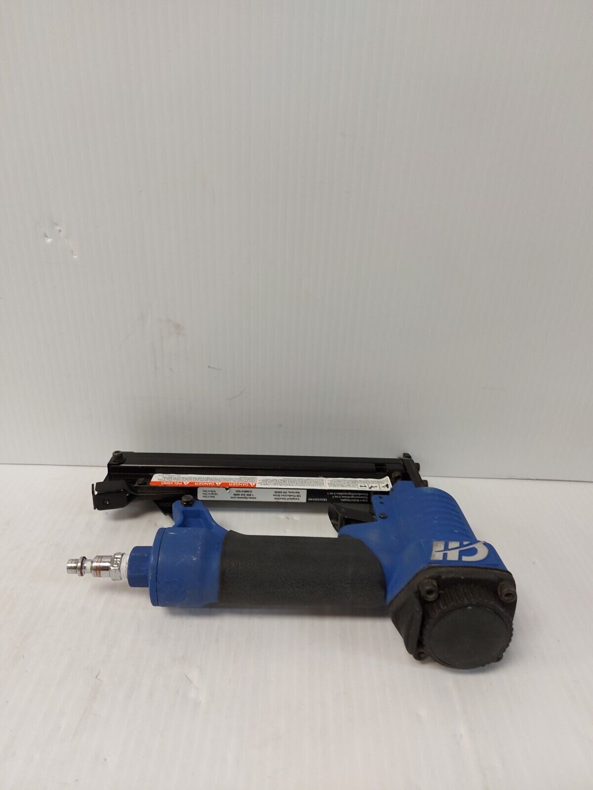 (N83721-1) Campbell Hausfeld SB323201AV 2 in 1 Nailer and Stapler