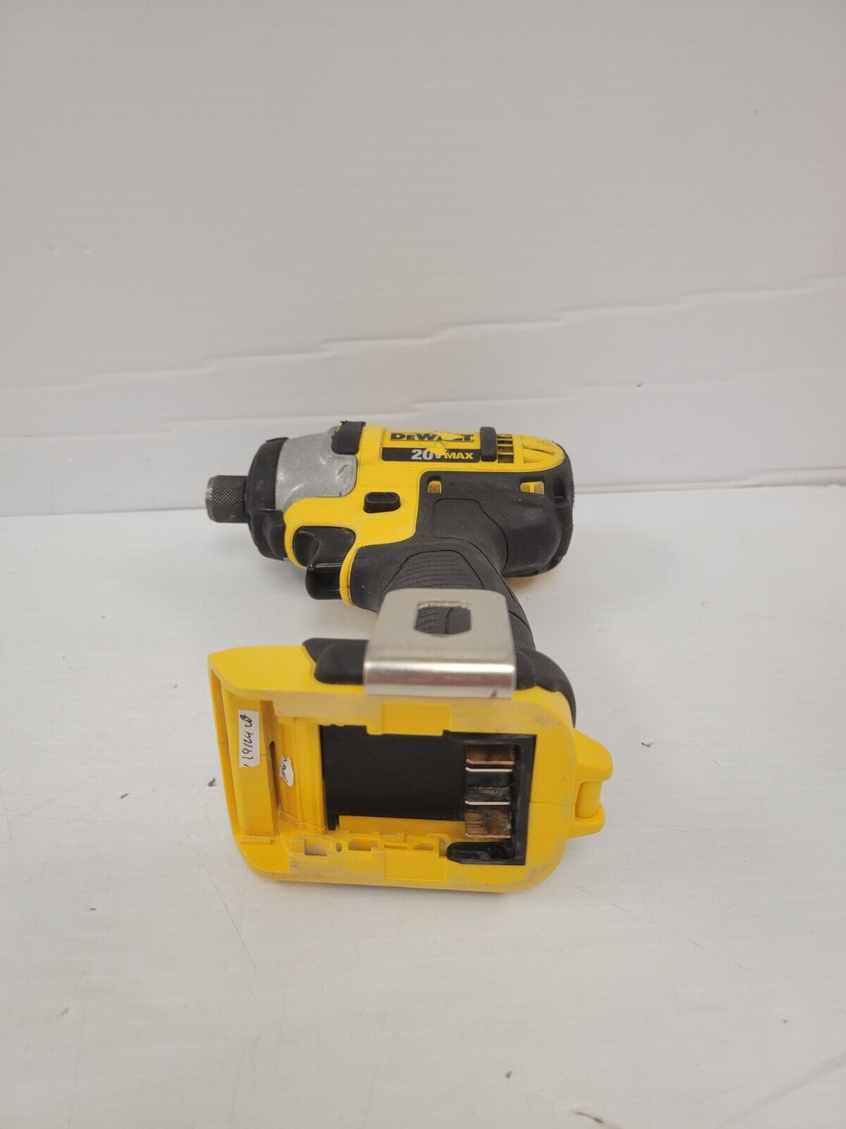 (67140-4) Dewalt DCF885 Impact Driver