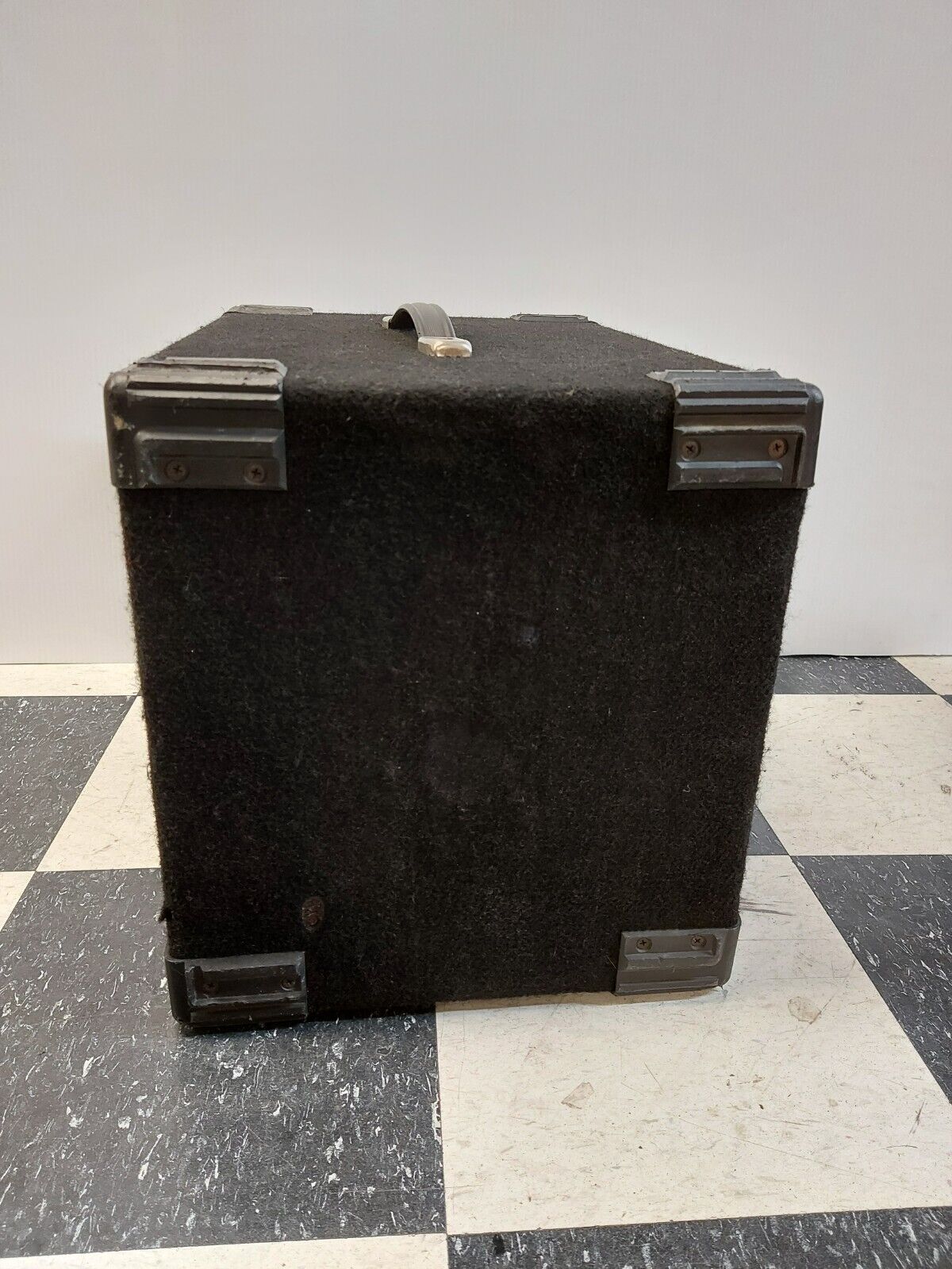 (N83634-3) No Name 2 Speakers