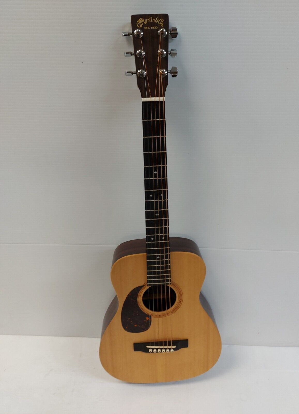 (N83619-1) Martic & Co LXIRE Guitar