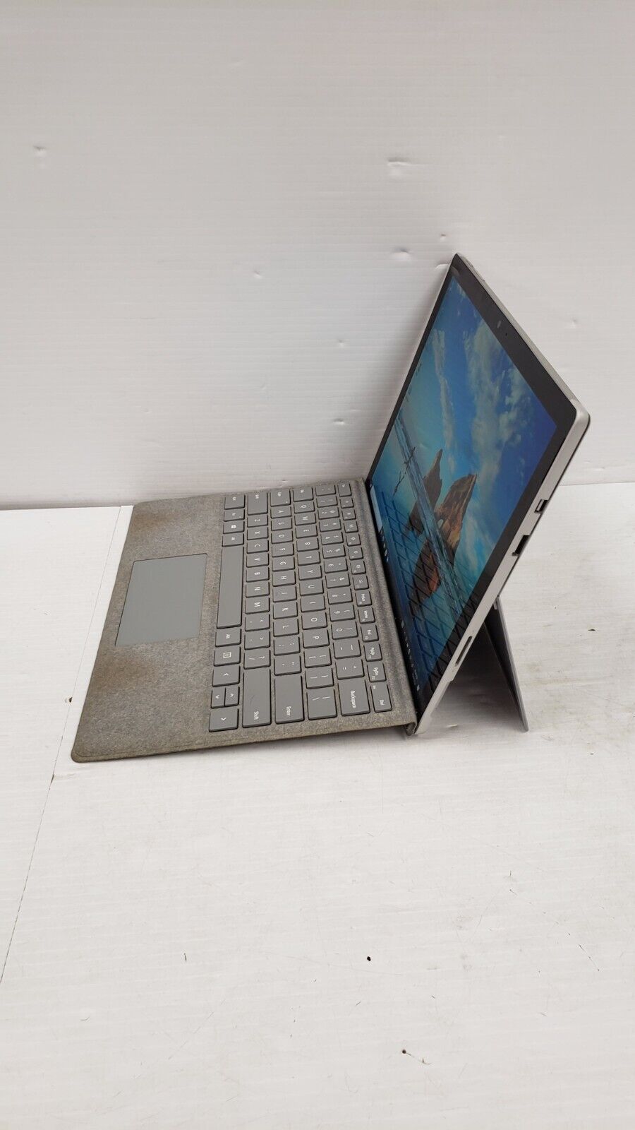 (54077-1) Microsoft Surface  1796 Laptop