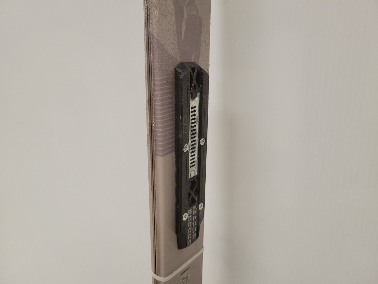 47000300