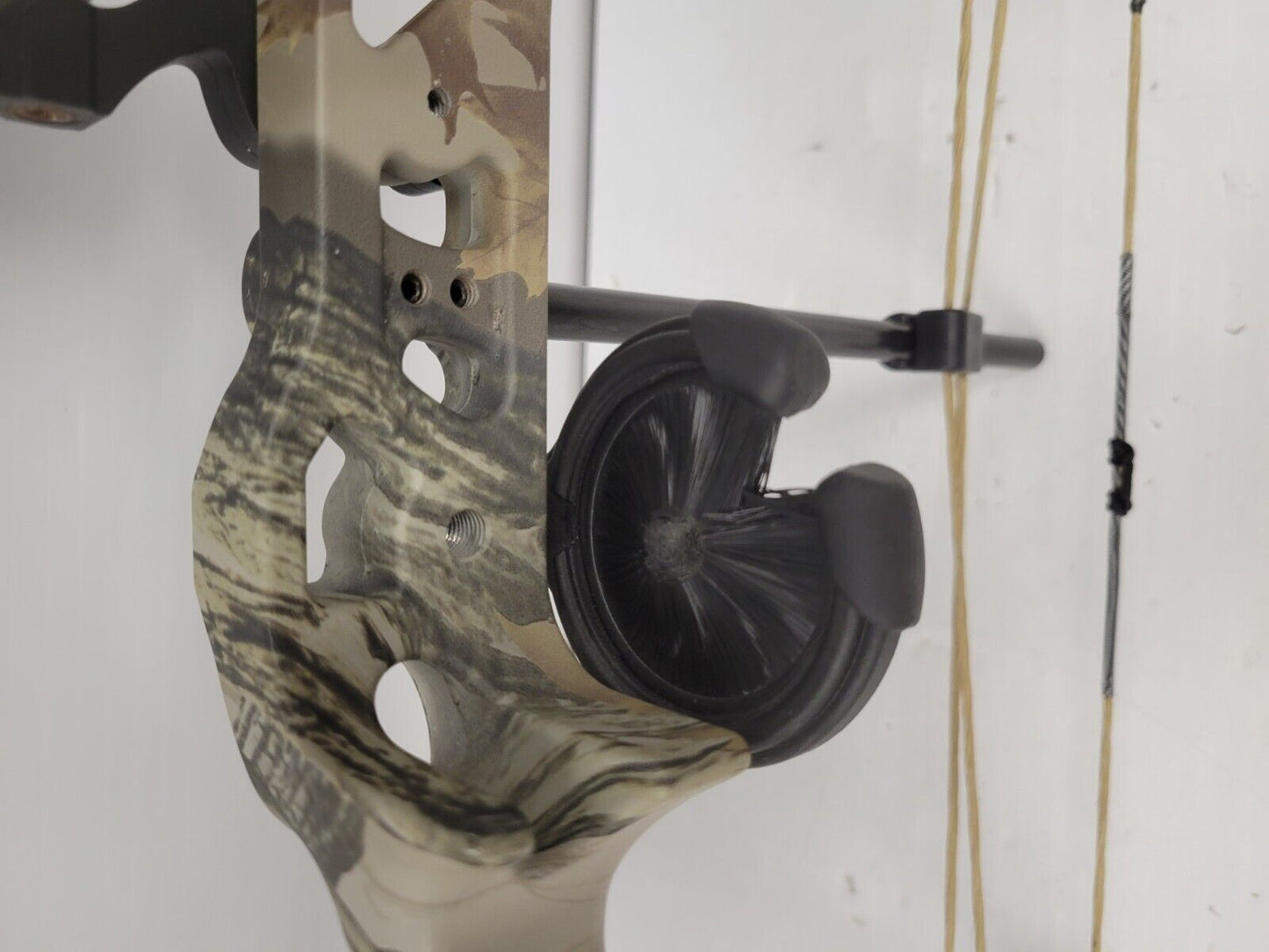 (65703-1) Bear Limitless Compound Bow