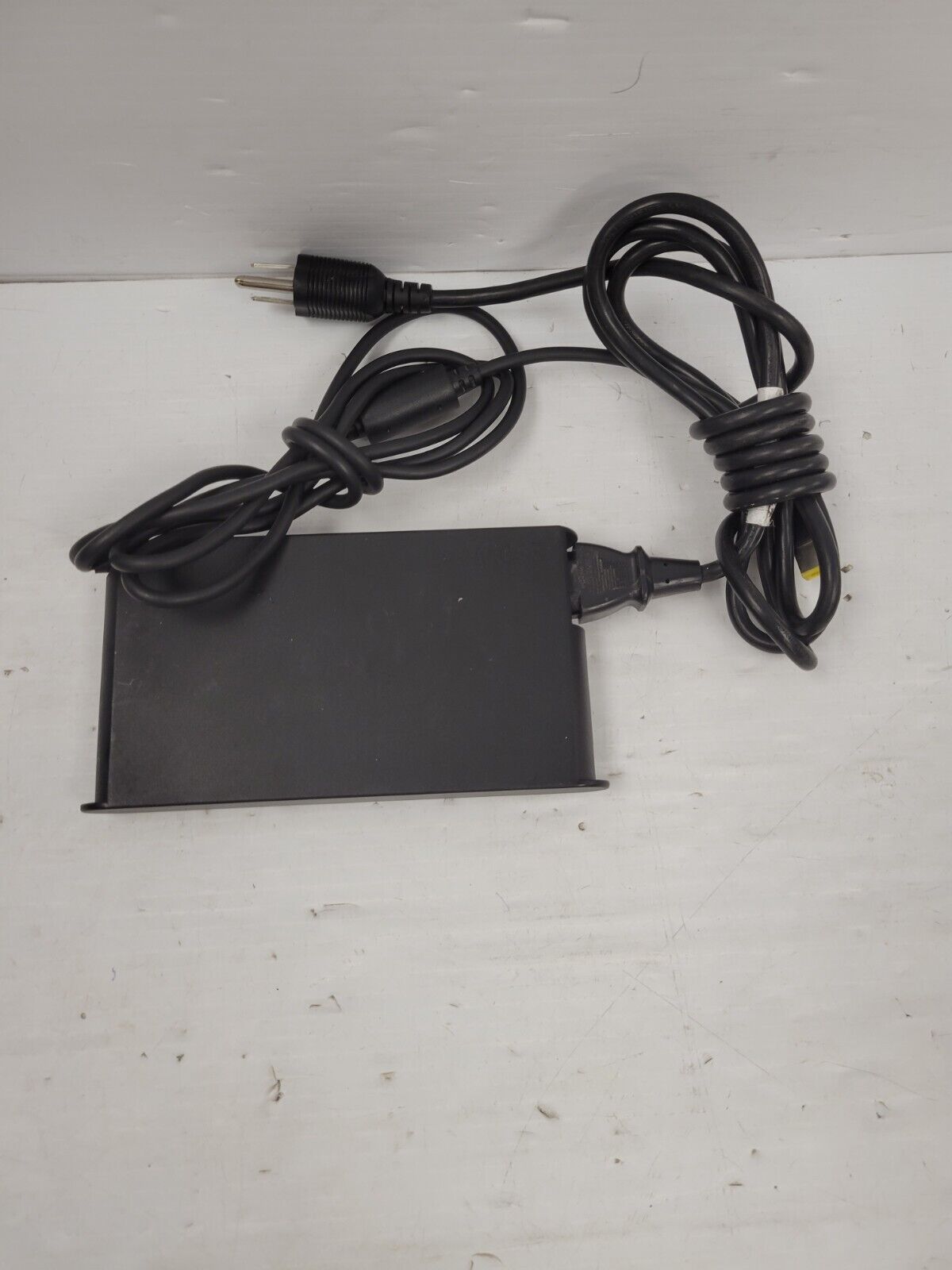 (58214-1) Lenovo 20YQ-003NOS Laptop