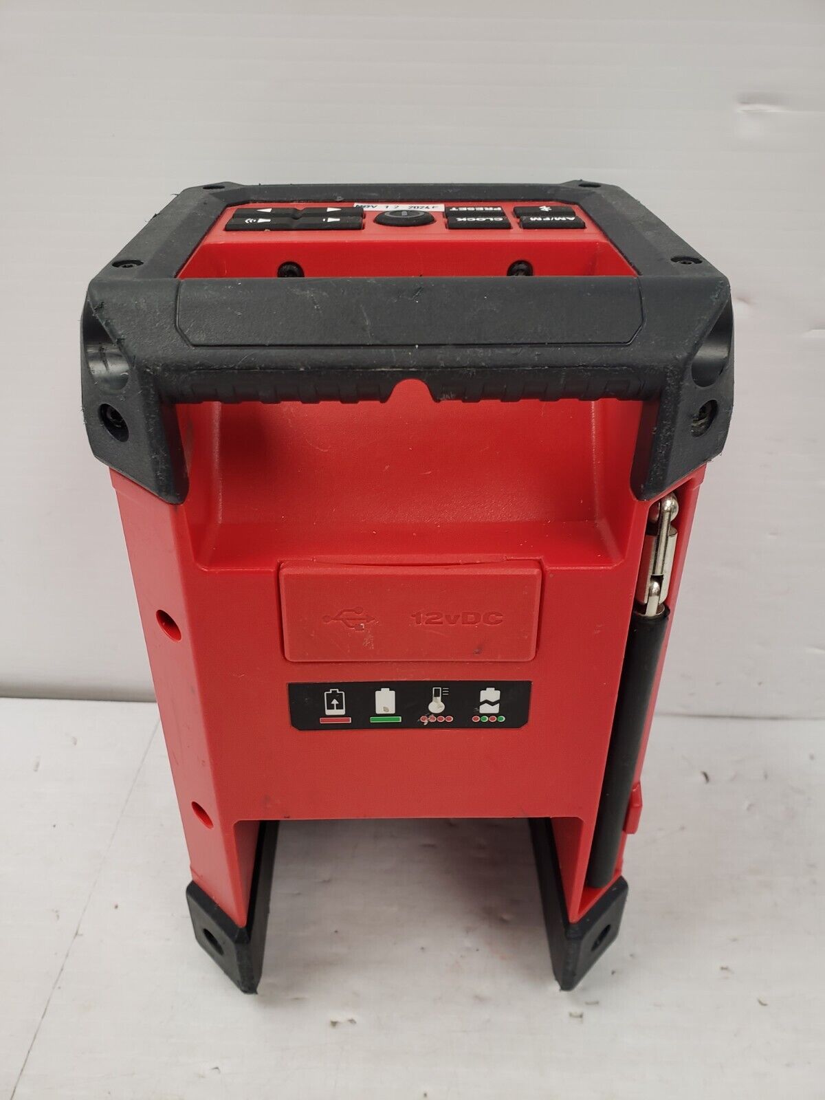 (68436-1) Milwaukee 2951-20 Radio & Charger