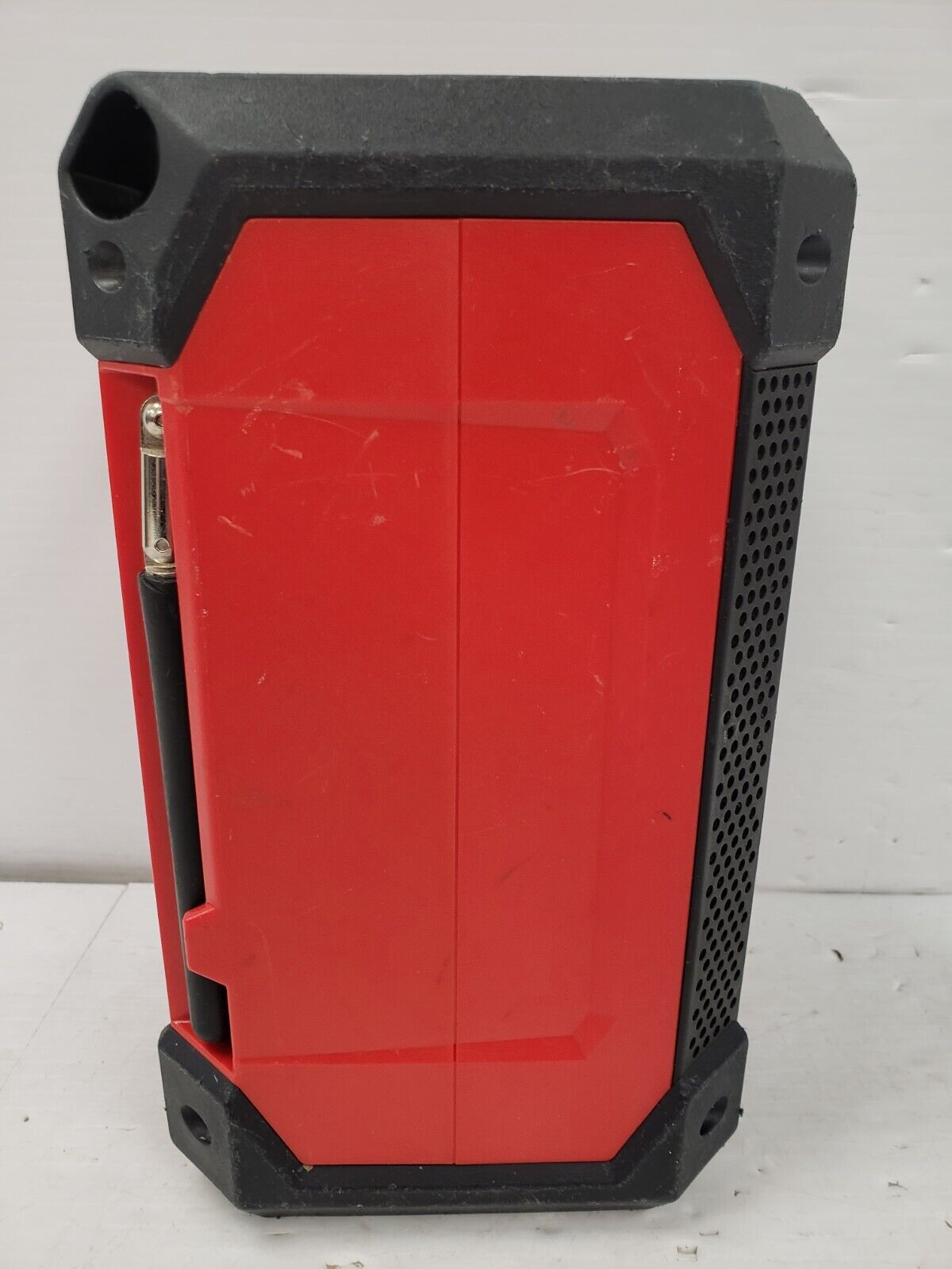 (68436-1) Milwaukee 2951-20 Radio & Charger