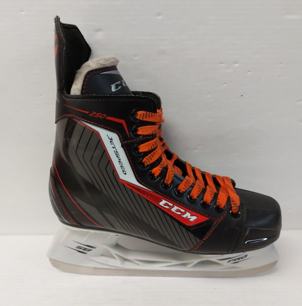 (N81871-1) CCM Jet Speed Sz: 8 Hockey Skates