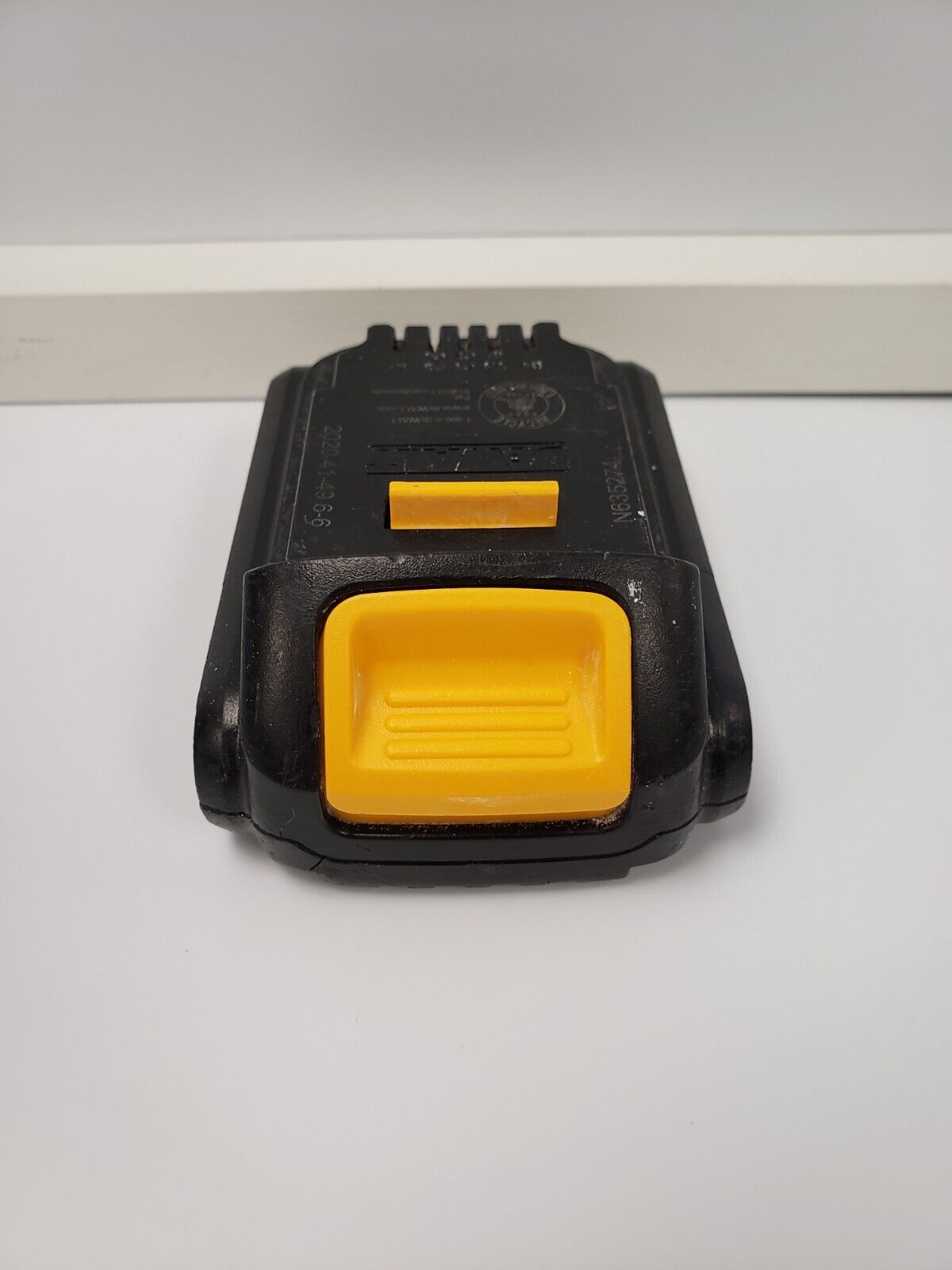 (I-36241) Dewalt DCB201 Battery-1.5 Ah