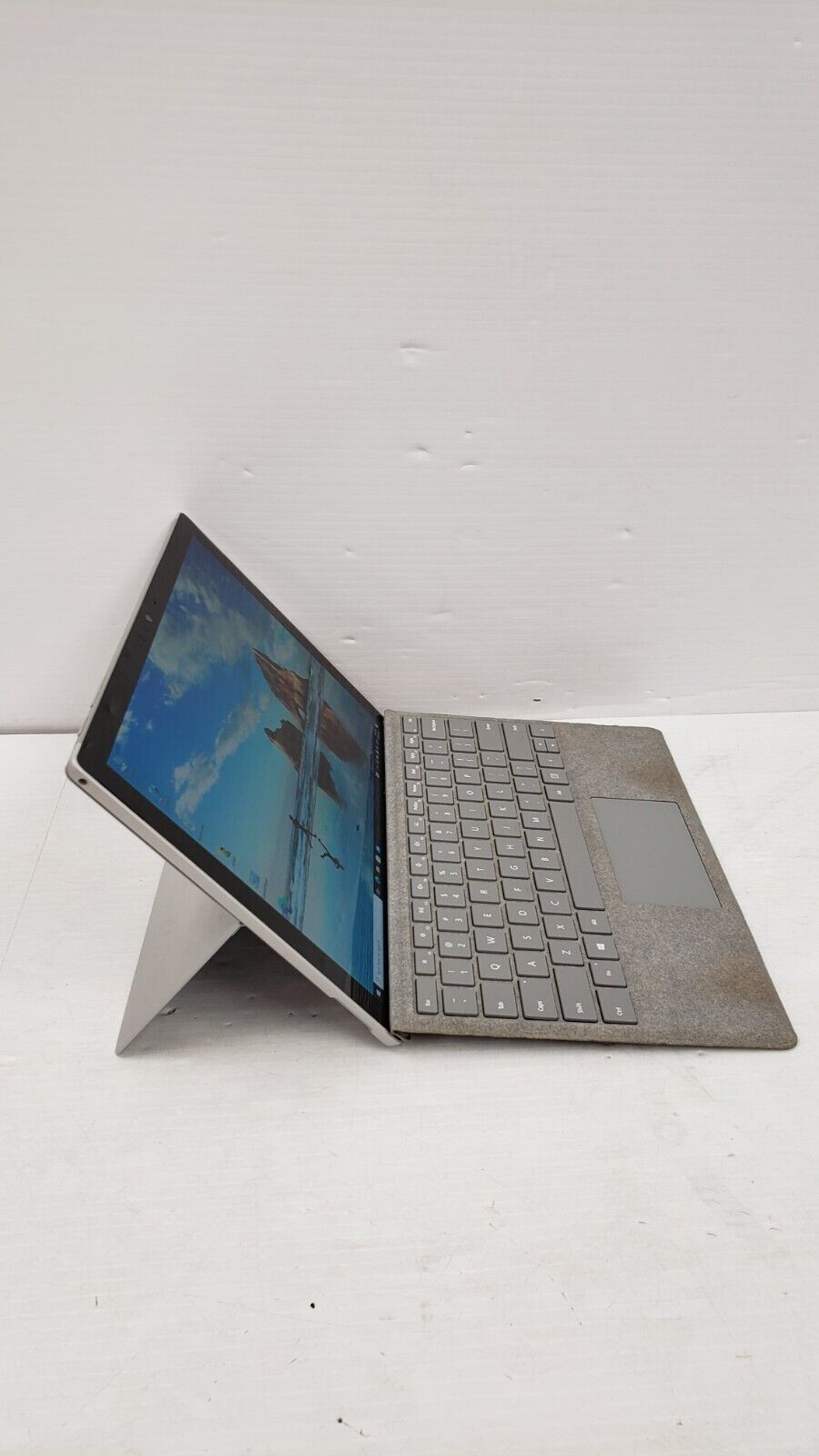 (54077-1) Microsoft Surface  1796 Laptop