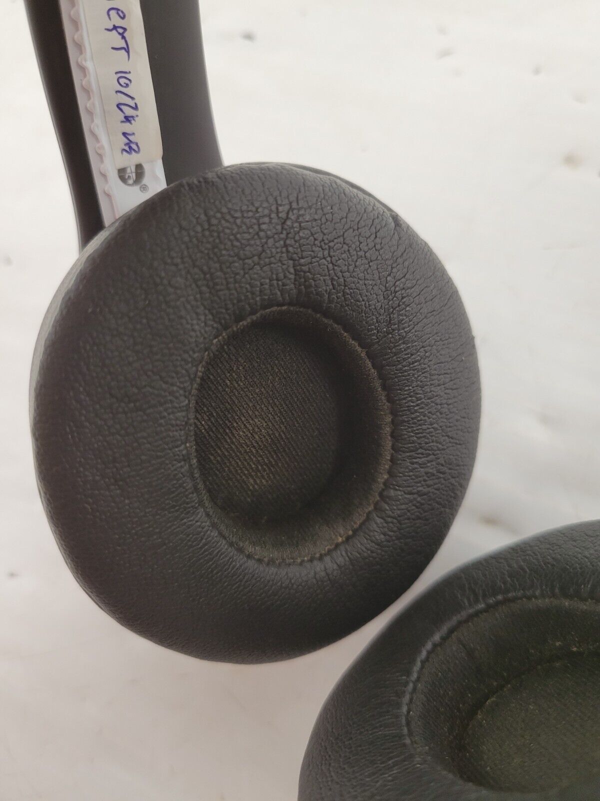 (65381-1) Beats A1796 Headphones