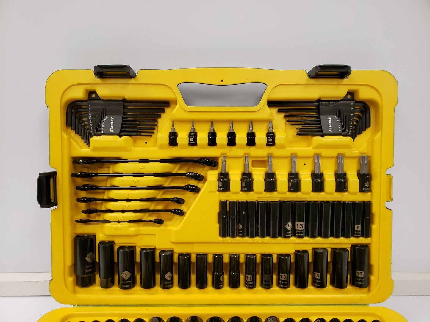 (69662-3) Stanley Stmt71662 Socket Set-183 Piece