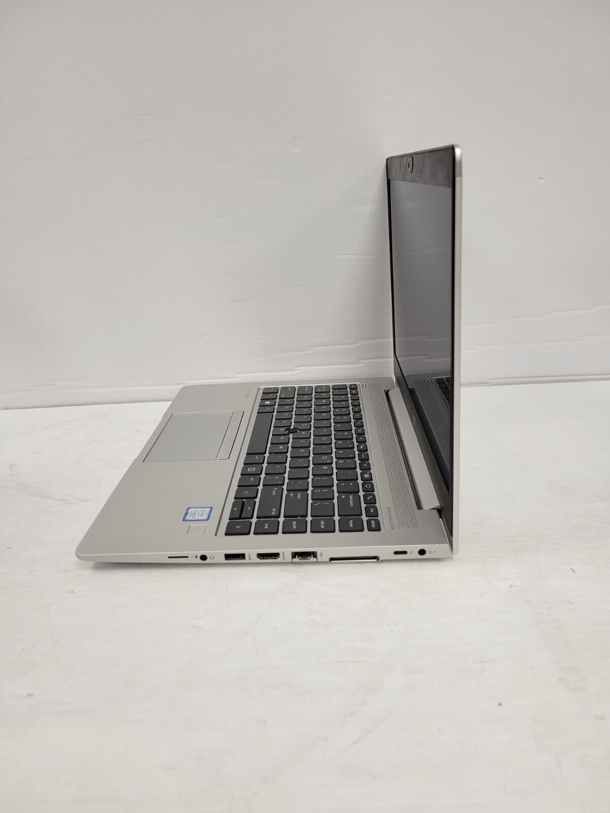 (53633-1) HP 8265NGW Laptop