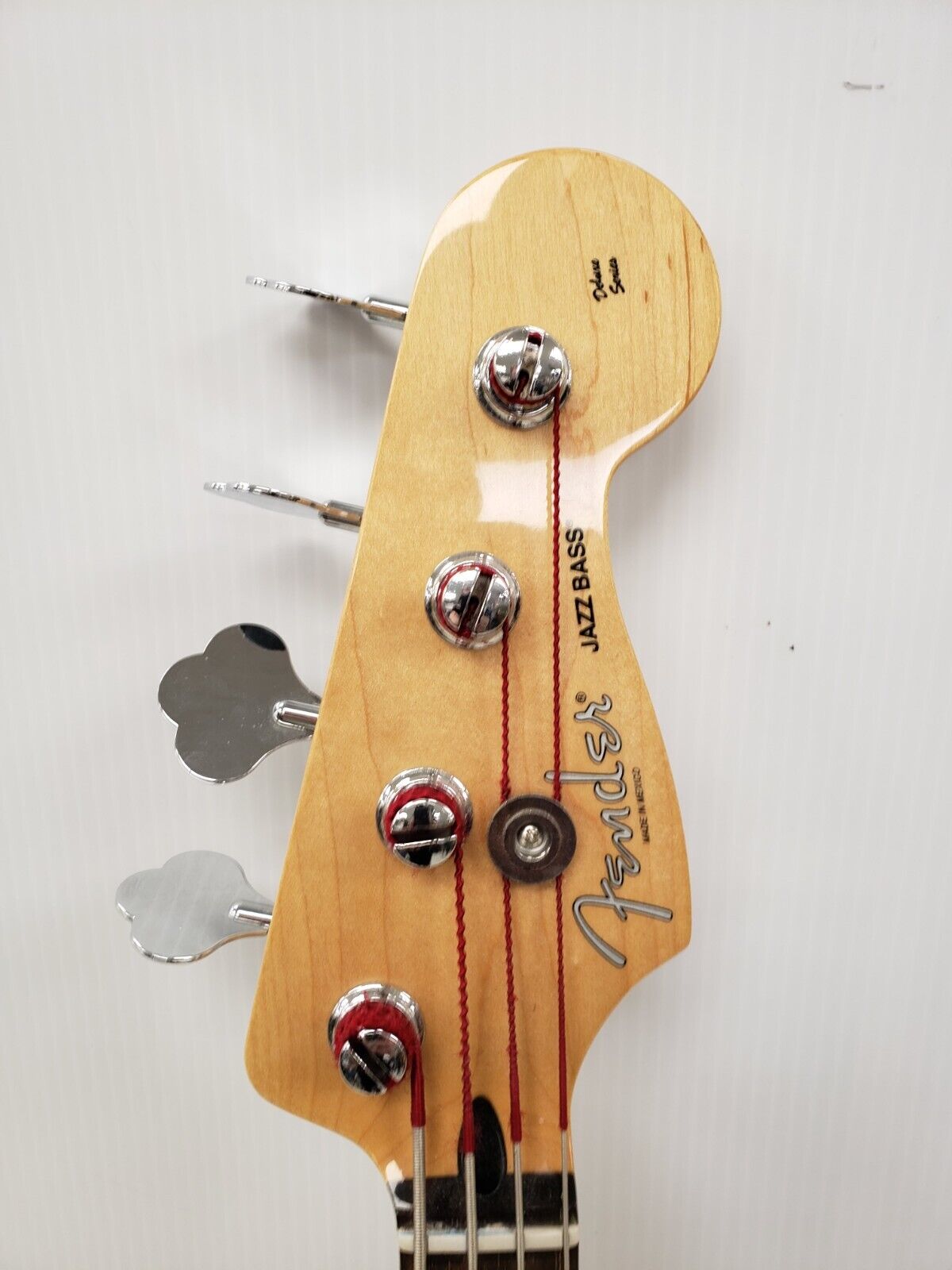 (61590-2) Fender Deluxe Series Electric Jazz Bass Guitar