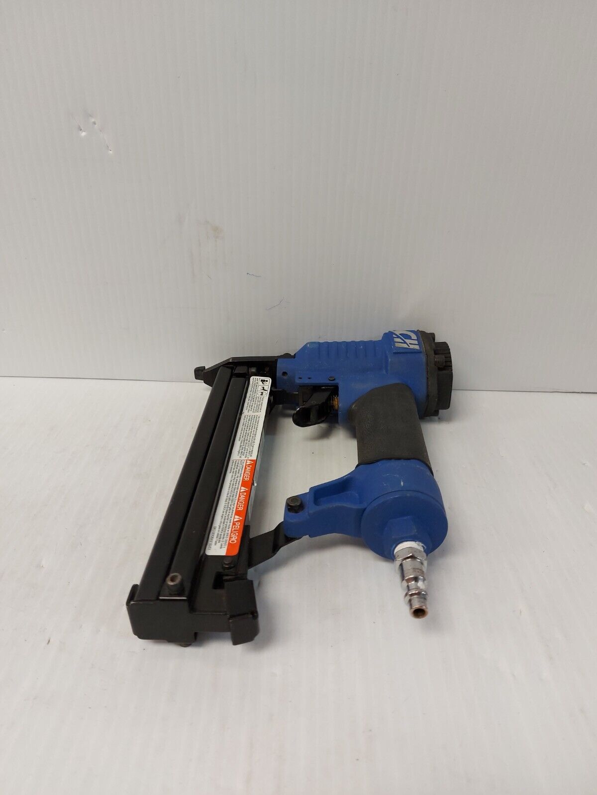 (N83721-1) Campbell Hausfeld SB323201AV 2 in 1 Nailer and Stapler