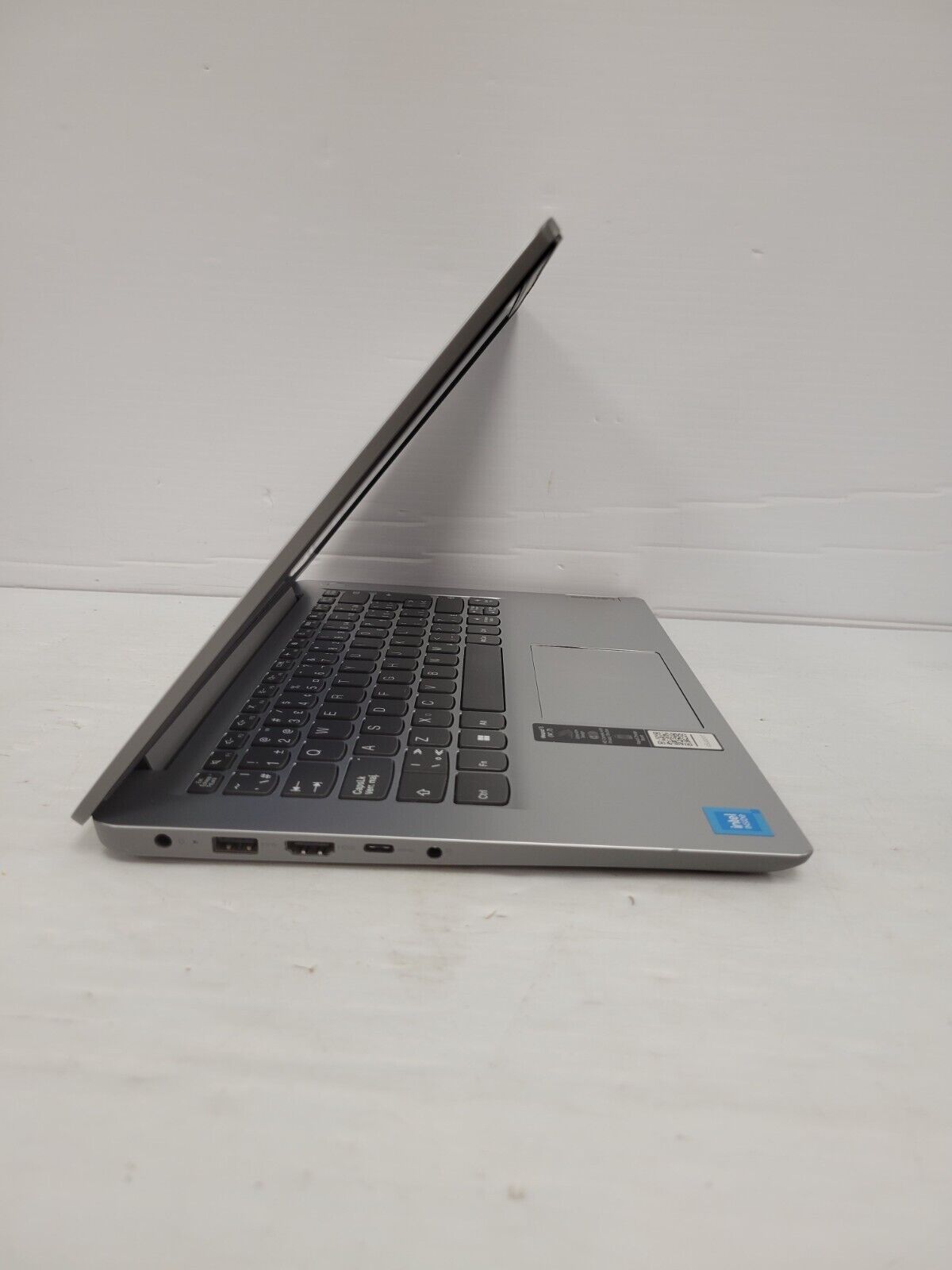 (63391-1) Lenovo IdeaPad Laptop