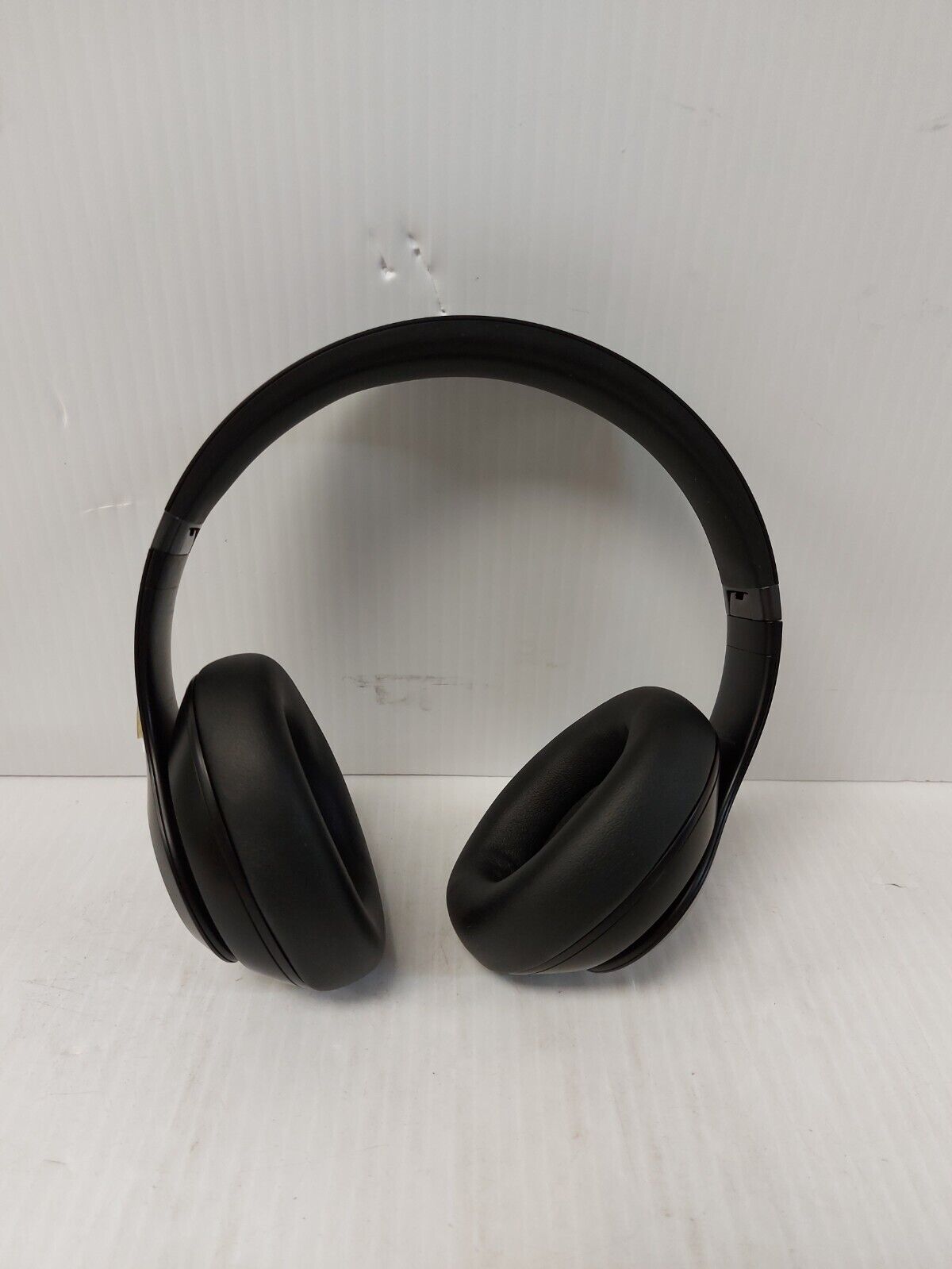 (N84607-2) Beats Studio Pro Headphones