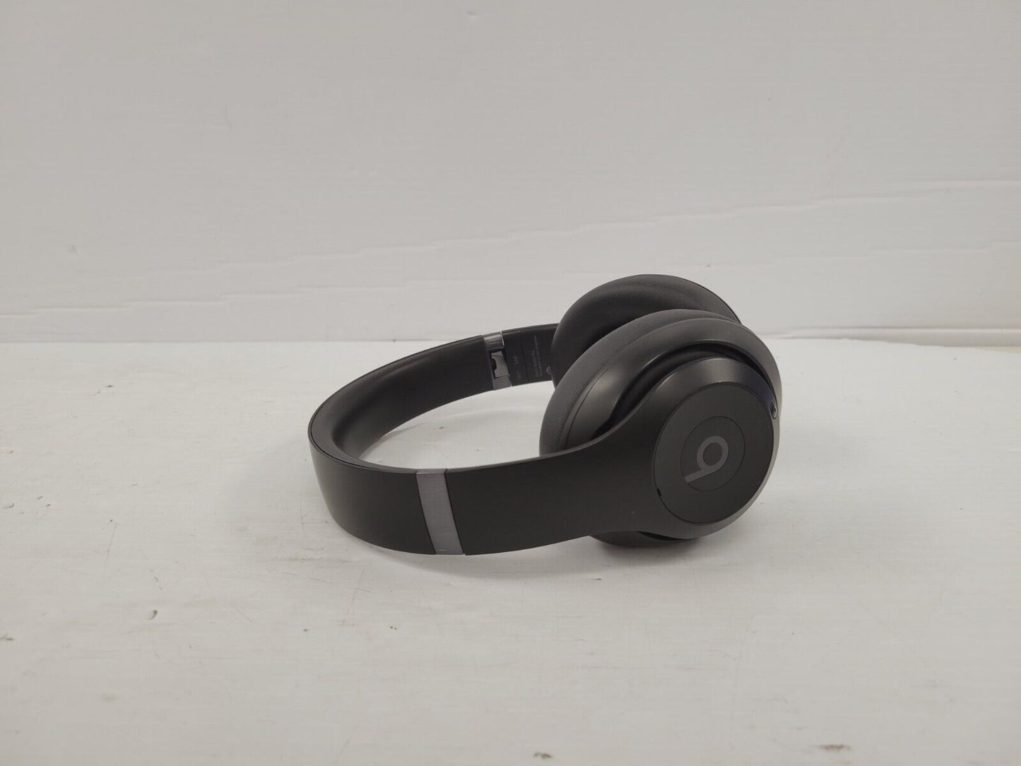 (68211-1) Beats Studio Pro Headphones