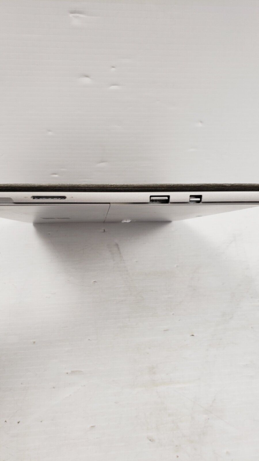 (54077-1) Microsoft Surface  1796 Laptop