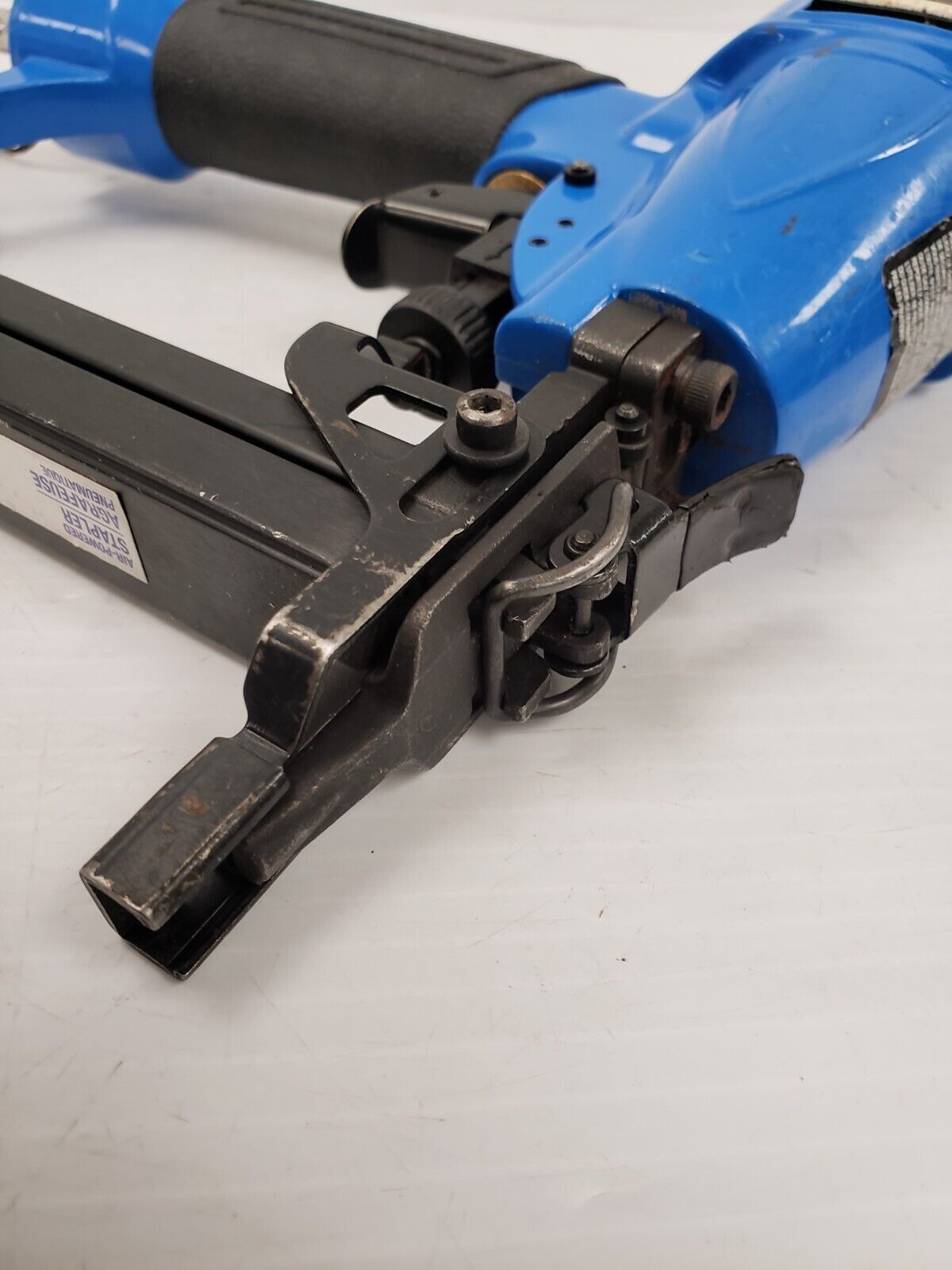 (57321-2) Agrafeuse pneumatique Mastercraft 058-8132-2