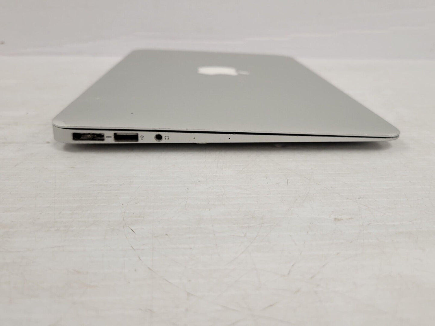 (33817-1) Apple A1485 Laptop