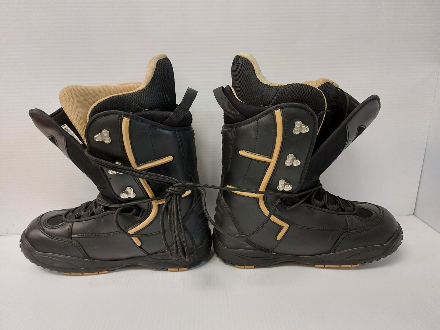 (N84454-15) Division 23 Snowboard Boots Sz: 9