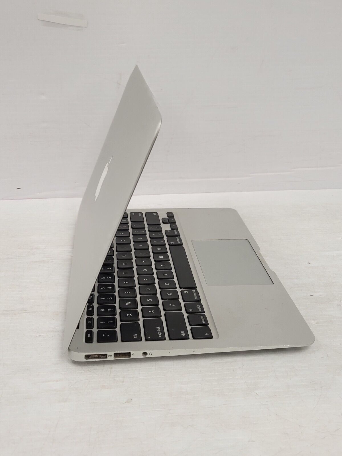 (33817-1) Apple A1485 Laptop