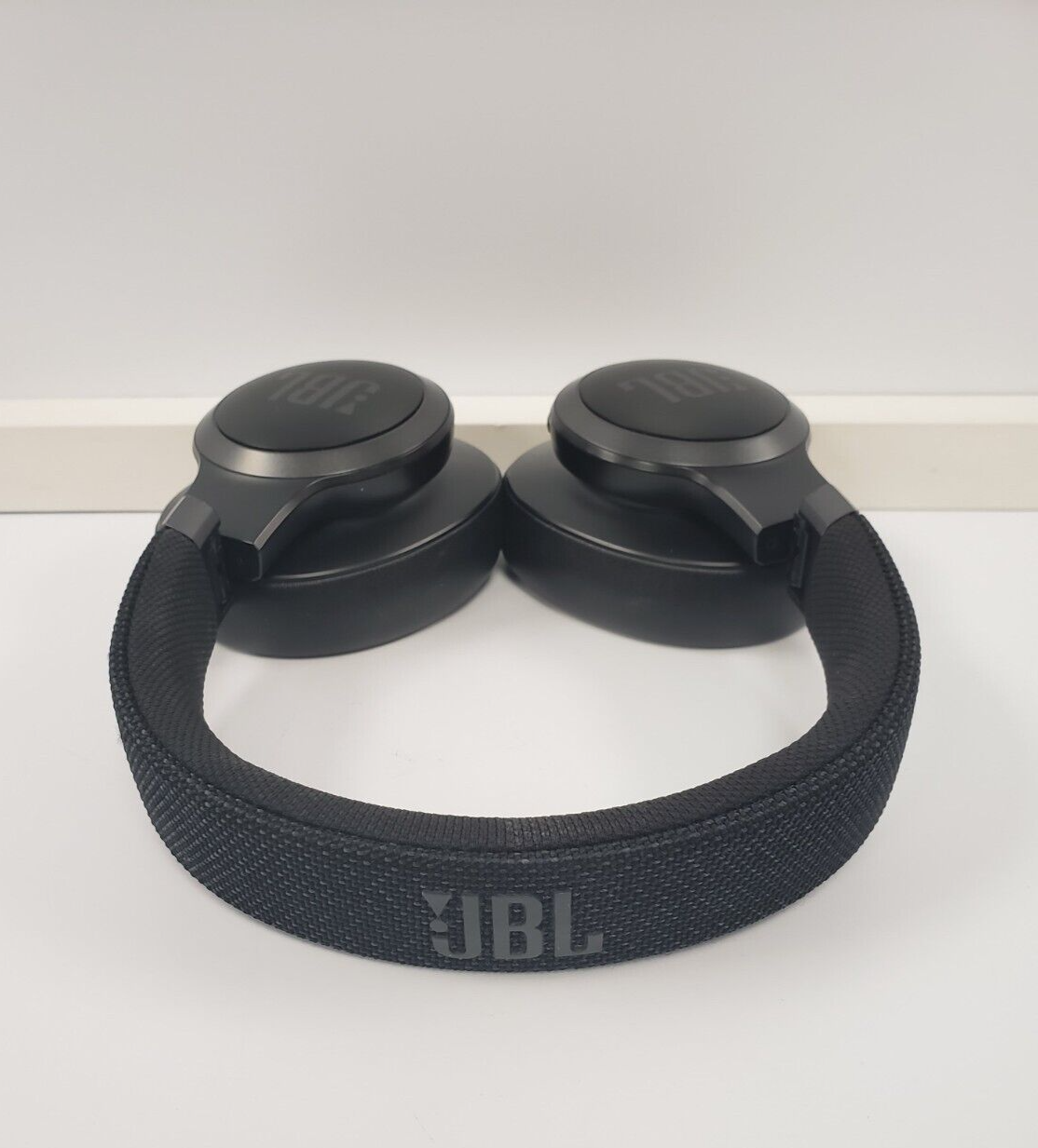 (69512-4) JBL Live660NC Headphones