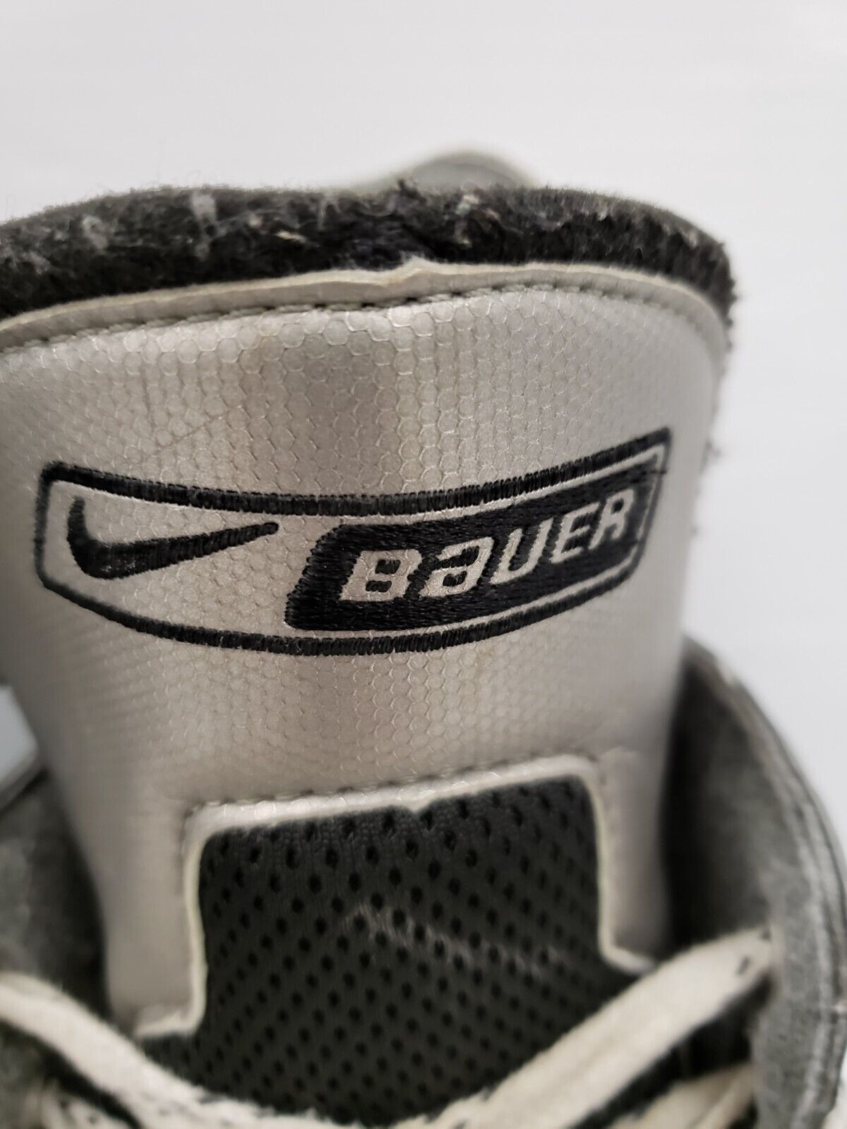 (67457-1) Bauer Supreme 40 Hockey Skates - Size 10