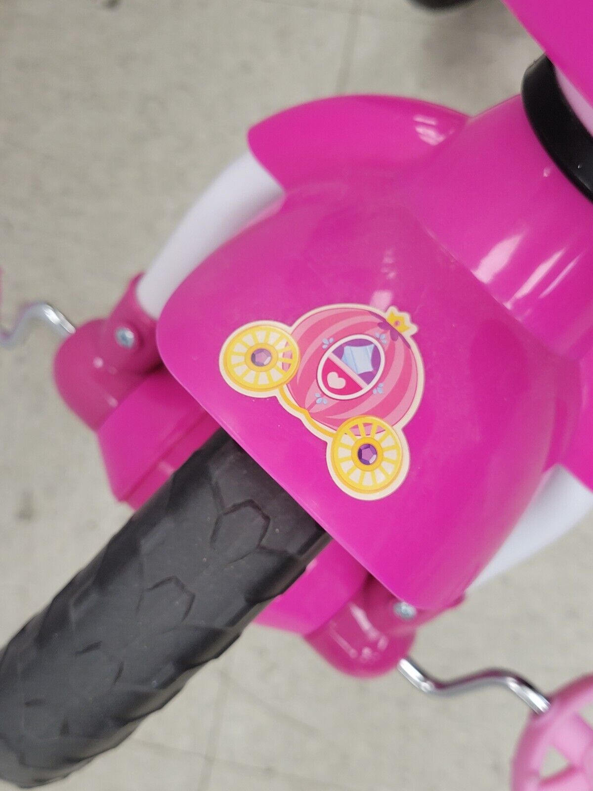 (61366-1) Huffy Minnie Mouse Tricycle