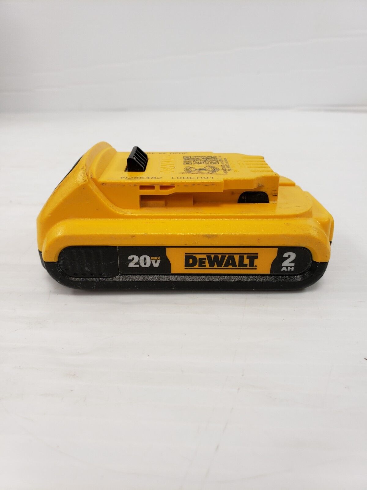 (66756-1) Dewalt DCB203 Battery-2.0 Ah