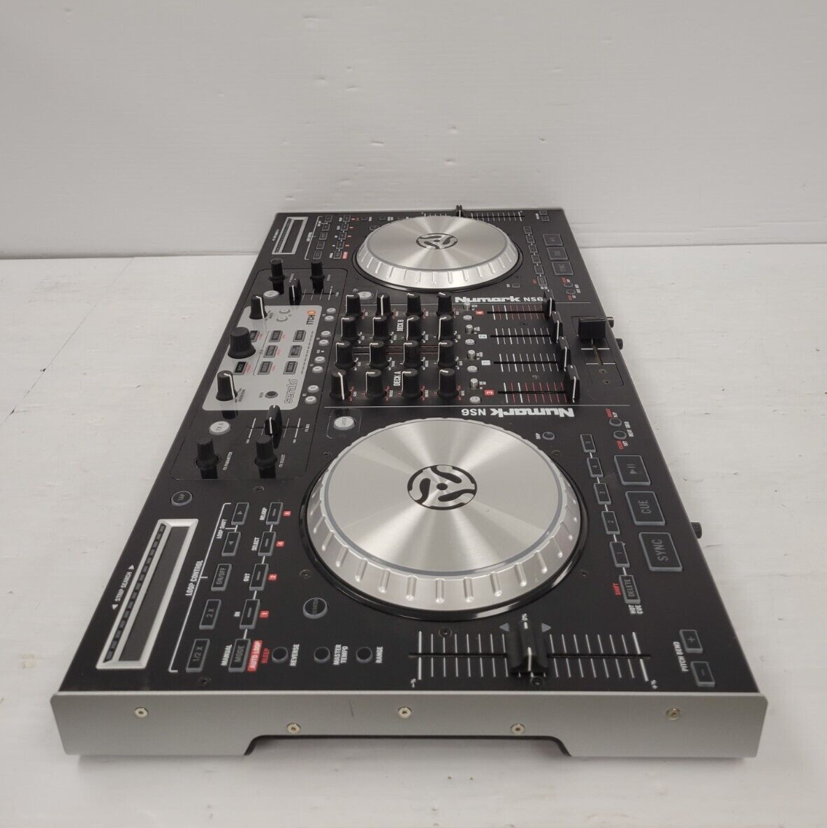 (65934-4) Numark NS6 DJ Controller