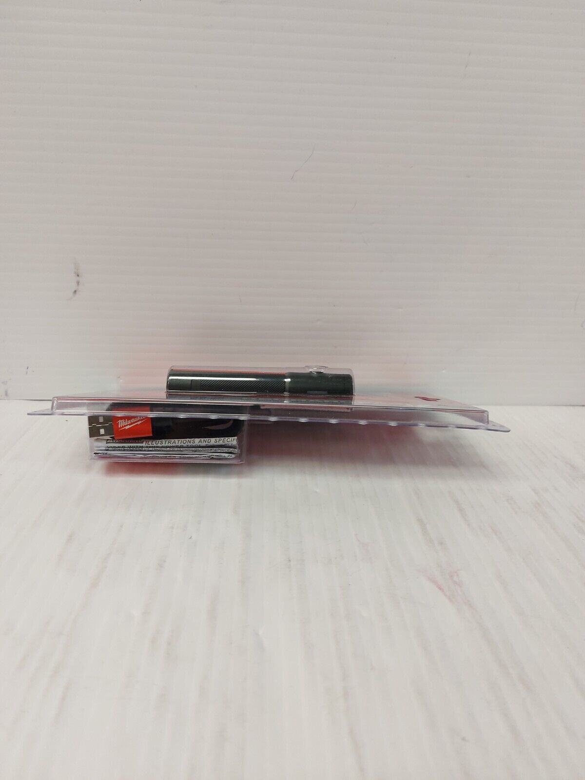 (N86701-1) Milwaukee 2011R Rechargeable Flashlight