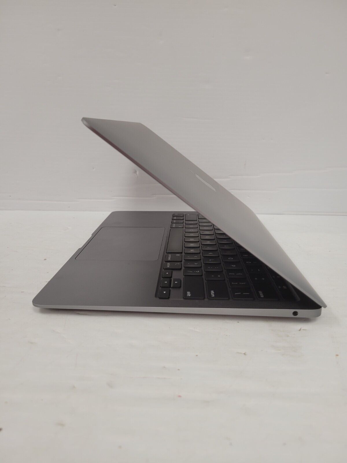 (61048-2) Apple A2337 Laptop (2020)