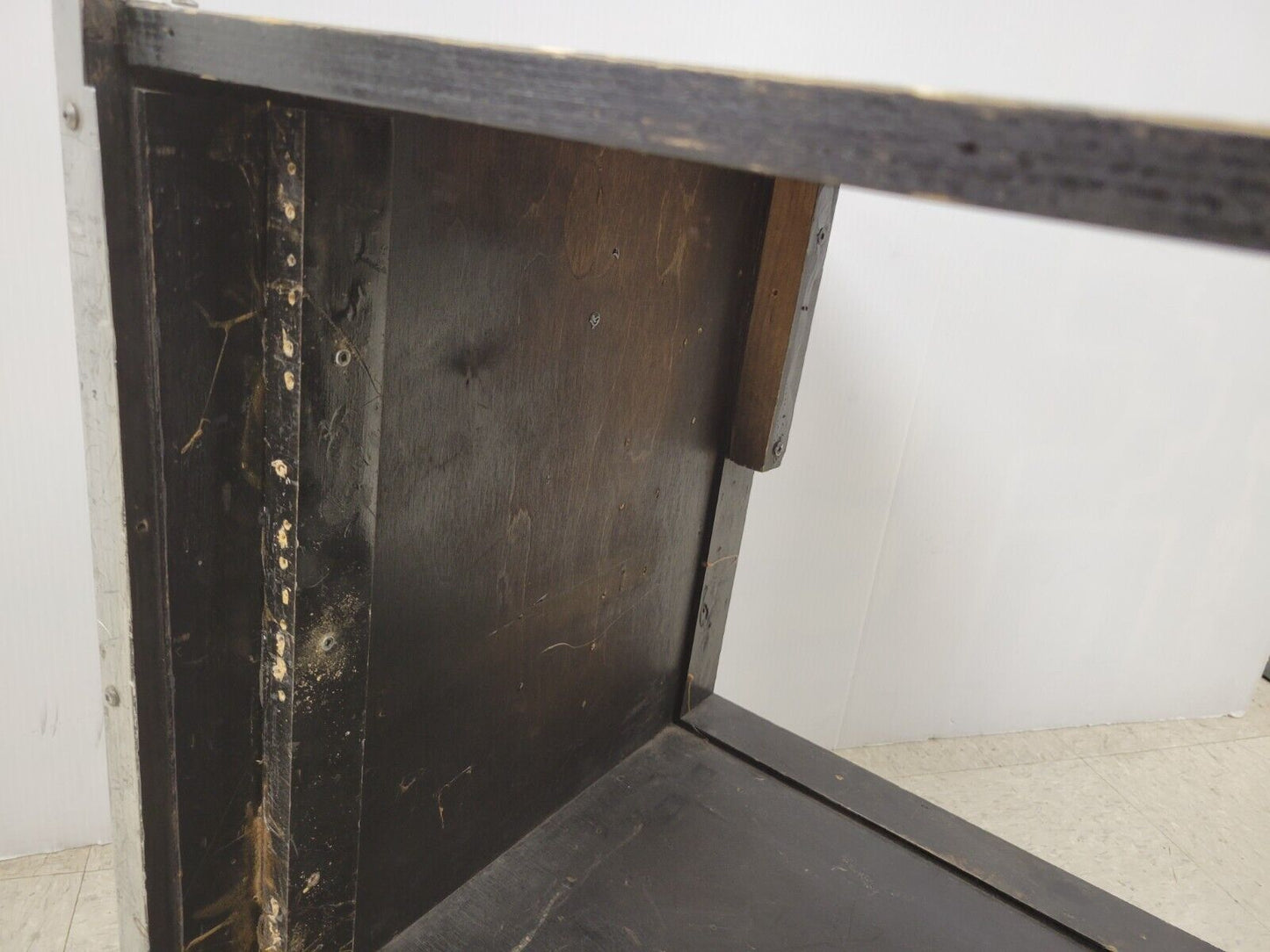 (I-35680) No Name 21-1/2X19-118X19-114 Cabinet