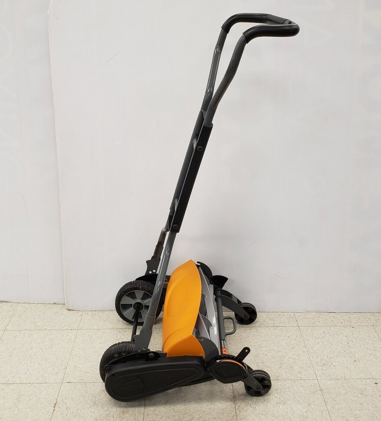 (54906-1) Fiskars Push Lawn Mower