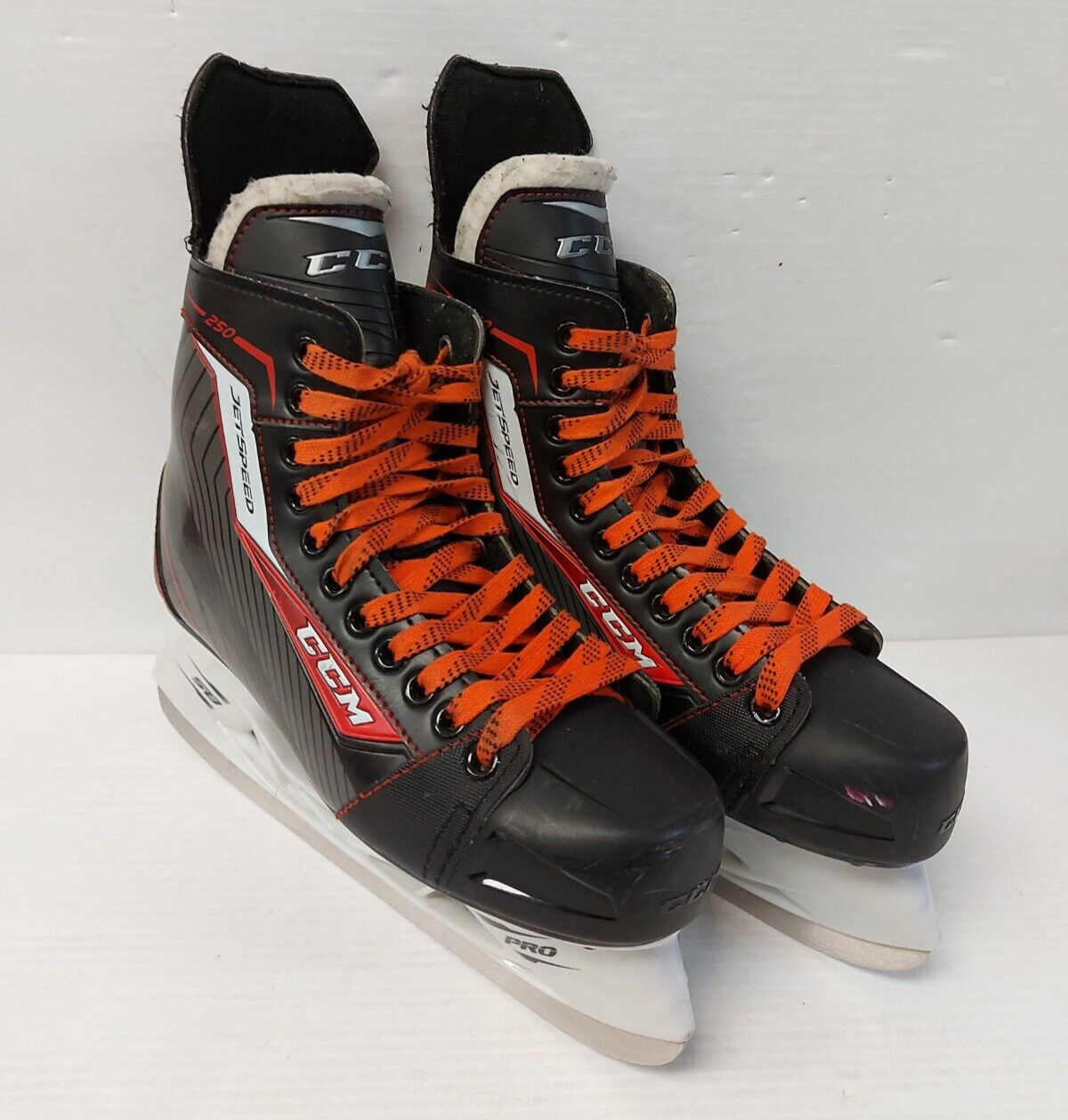 (N81871-1) CCM Jet Speed Sz: 8 Hockey Skates