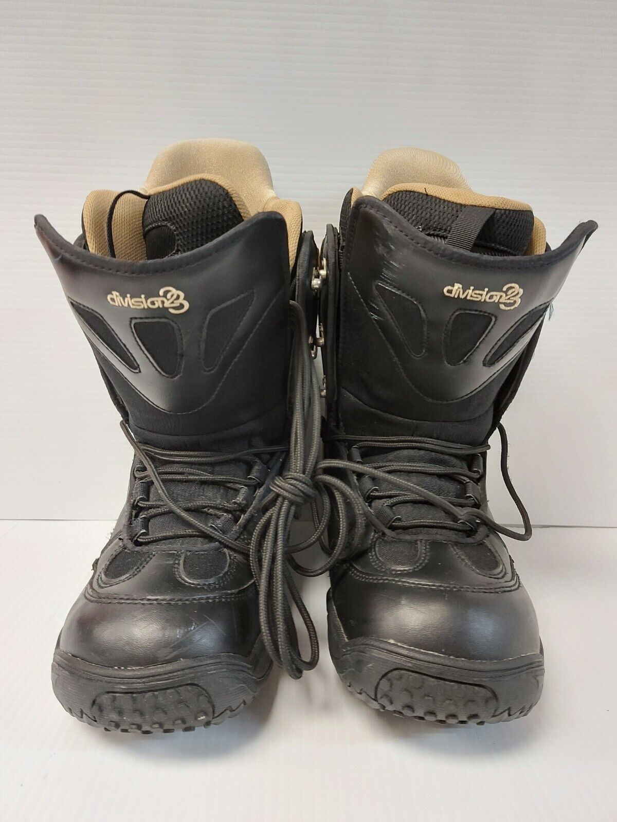 (N84454-15) Division 23 Snowboard Boots Sz: 9