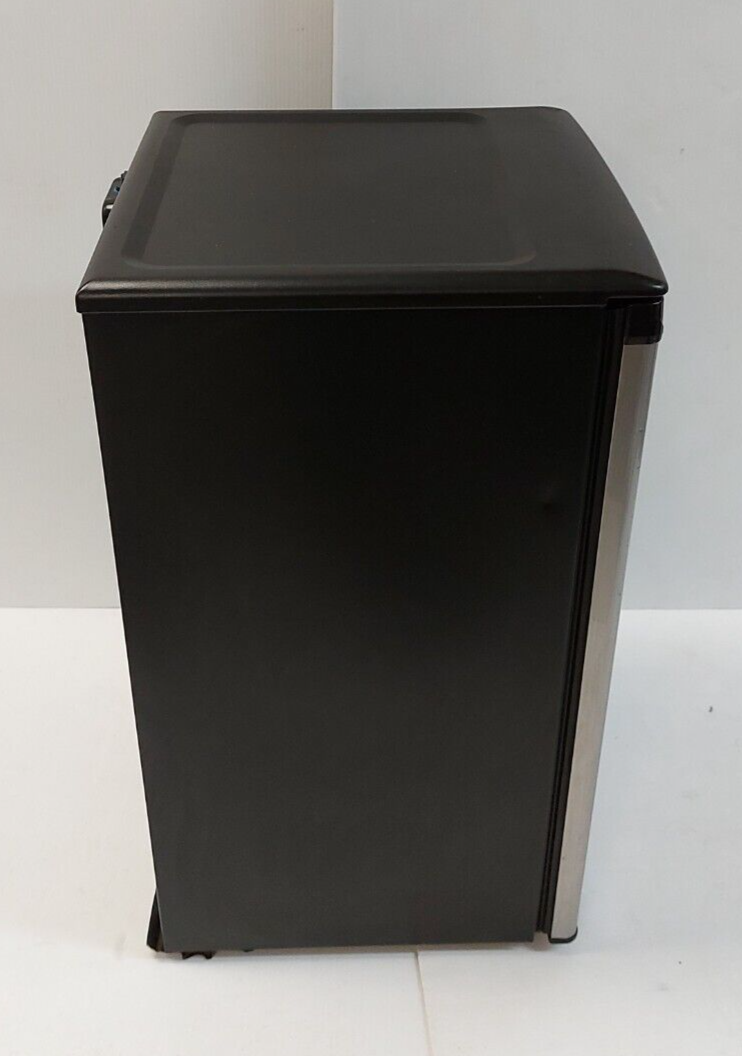 (N82304-1) Whirlpool WAR349BSL Bar Fridge