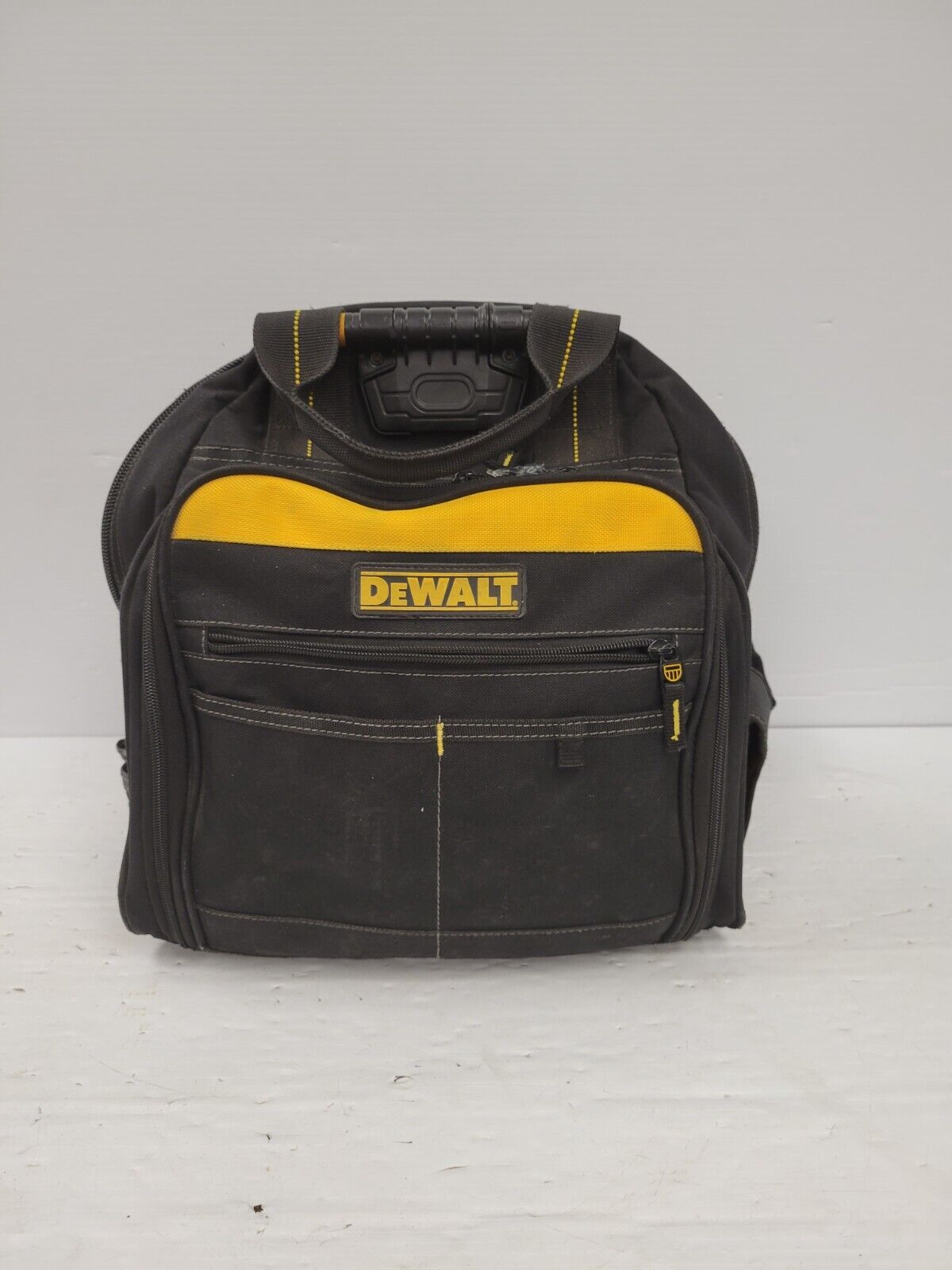 (65132-1) Dewalt 1 Zipper Tool Bag