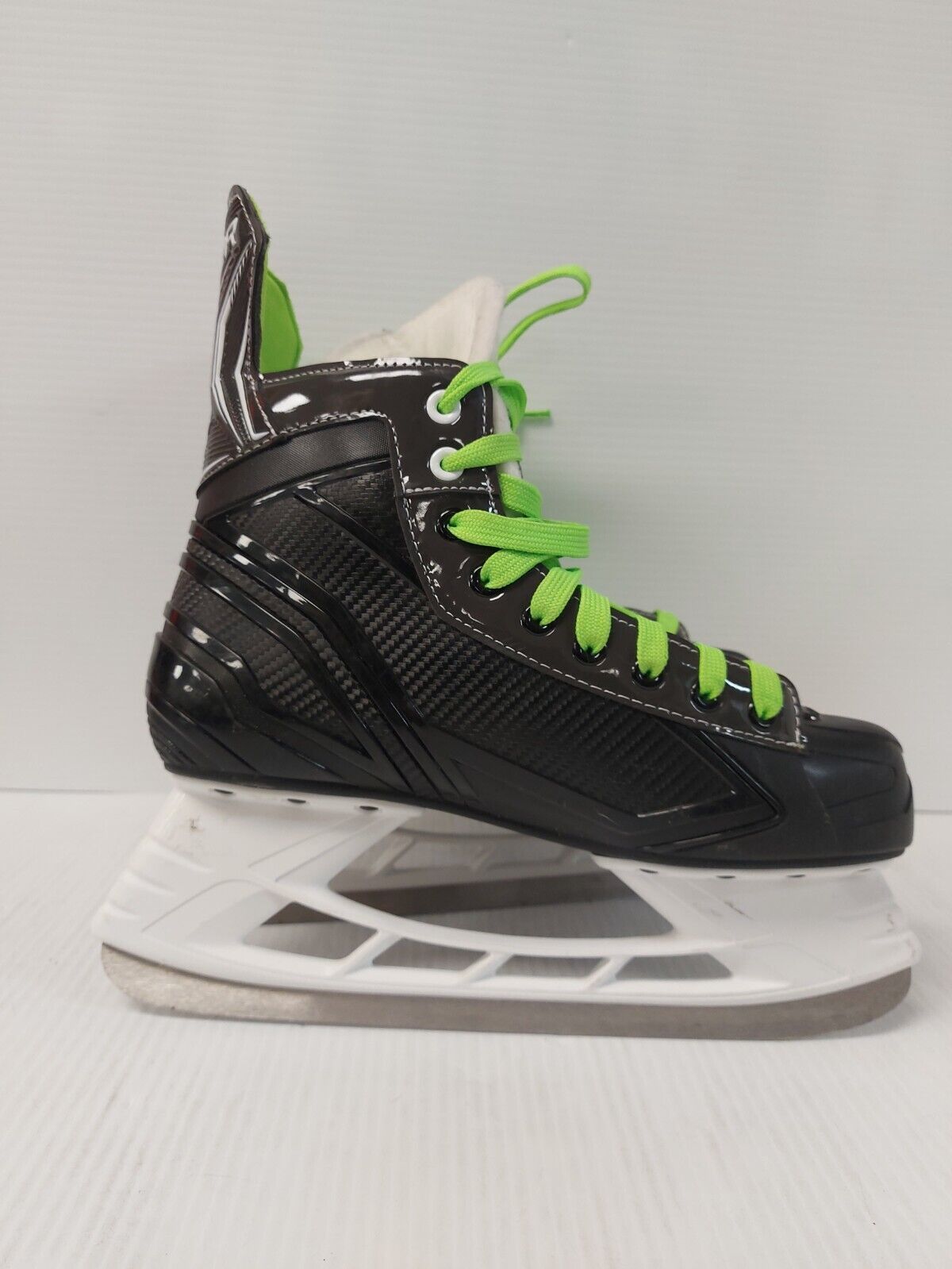 (N86300-1) Bauer XLS Hockey Skates