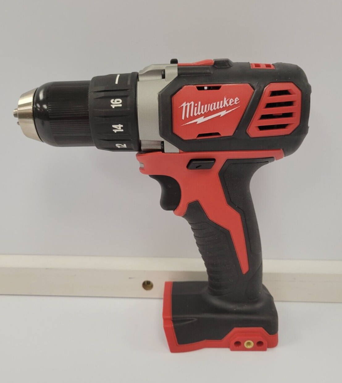 (68441-1) Milwaukee 2602-20 Drill
